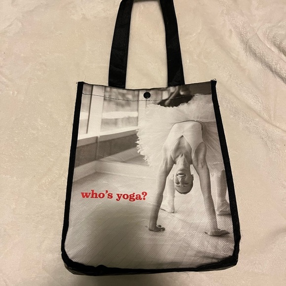 Free with purchase - Picture 2 of 3